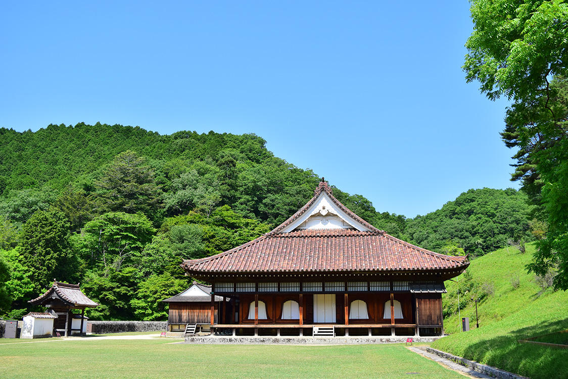 春の閑谷学校